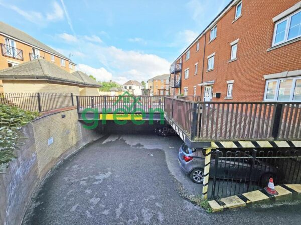 Fencepiece Road, Ilford