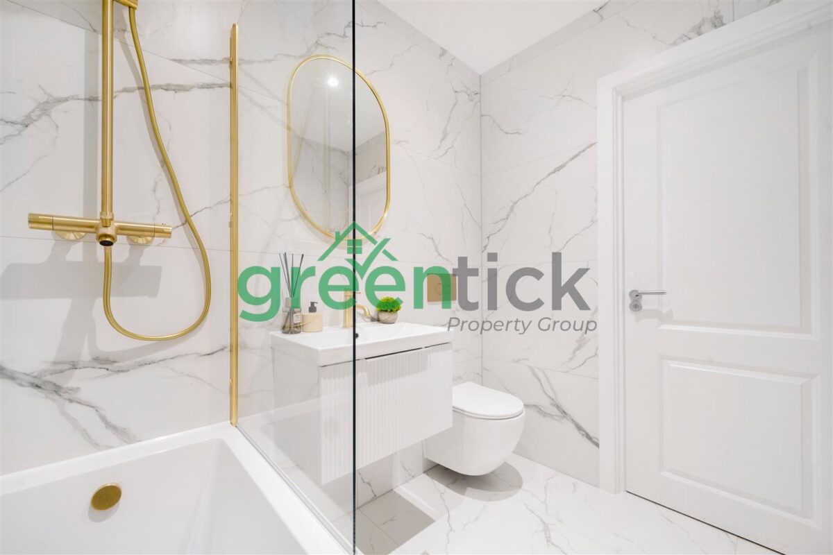 Studio Flat - Streatham High Road, London