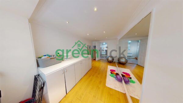 Denby Grange, Harlow