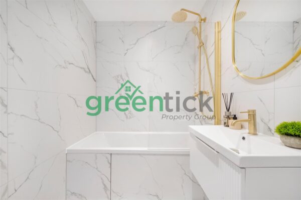 Studio Flat - Streatham High Road, London