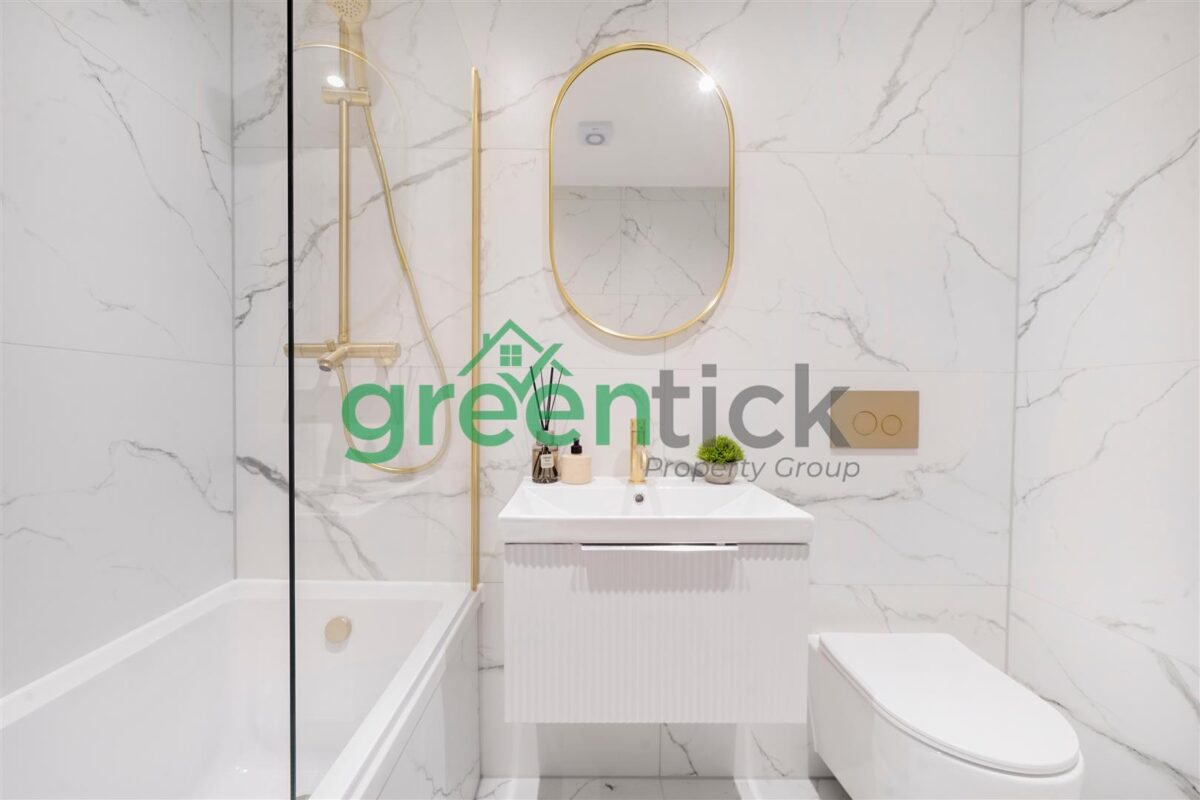 Studio Flat - Streatham High Road, London