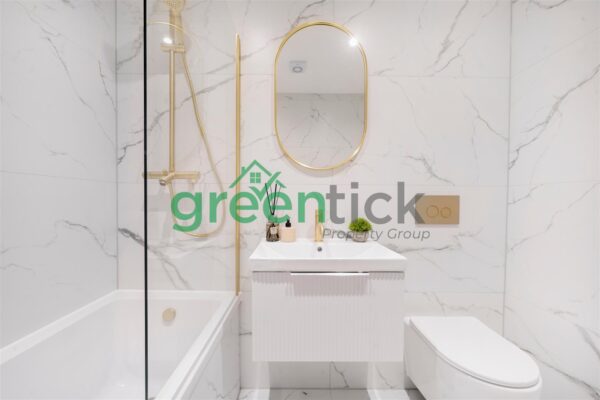 Studio Flat - Streatham High Road, London