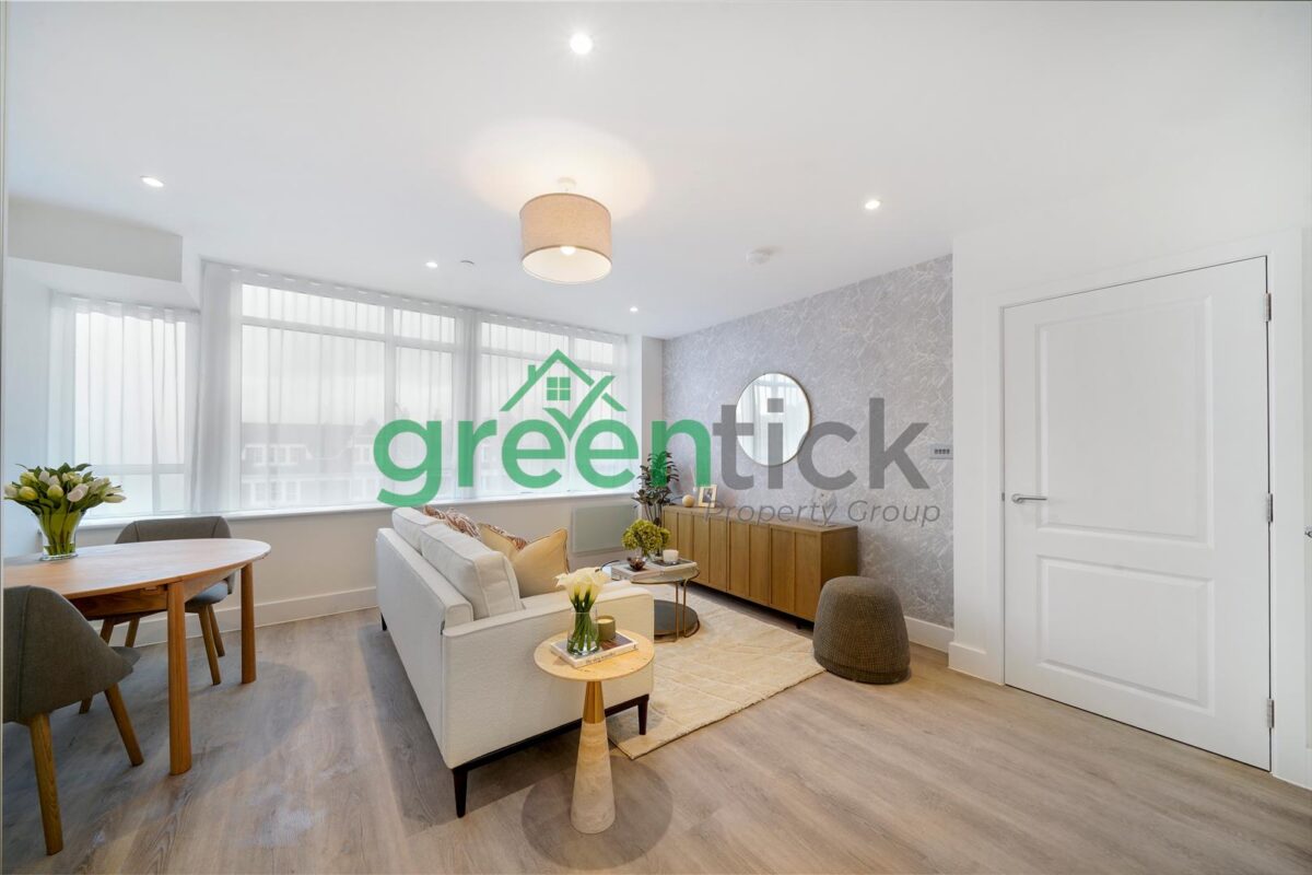 Studio Flat - Streatham High Road, London