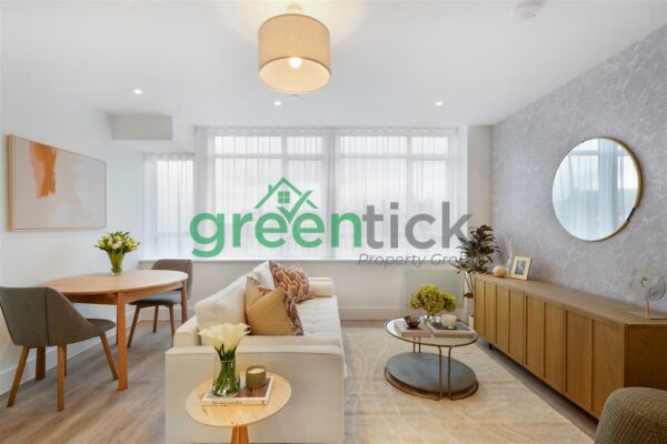 Studio Flat - Streatham High Road, London