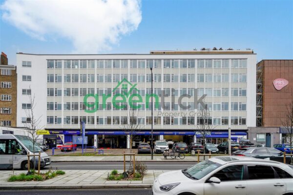 Studio Flat - Streatham High Road, London