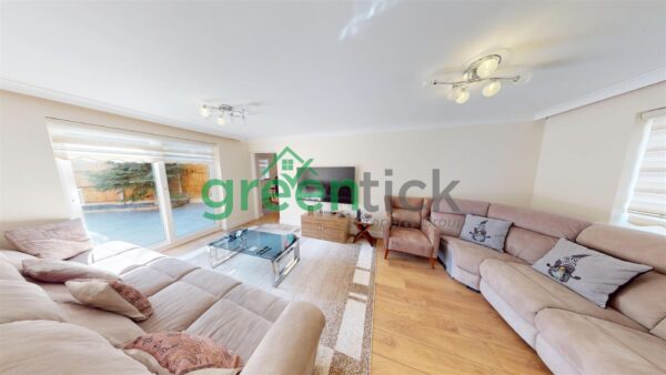 Denby Grange, Harlow