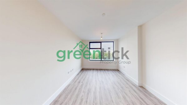 The Bays, Harlow