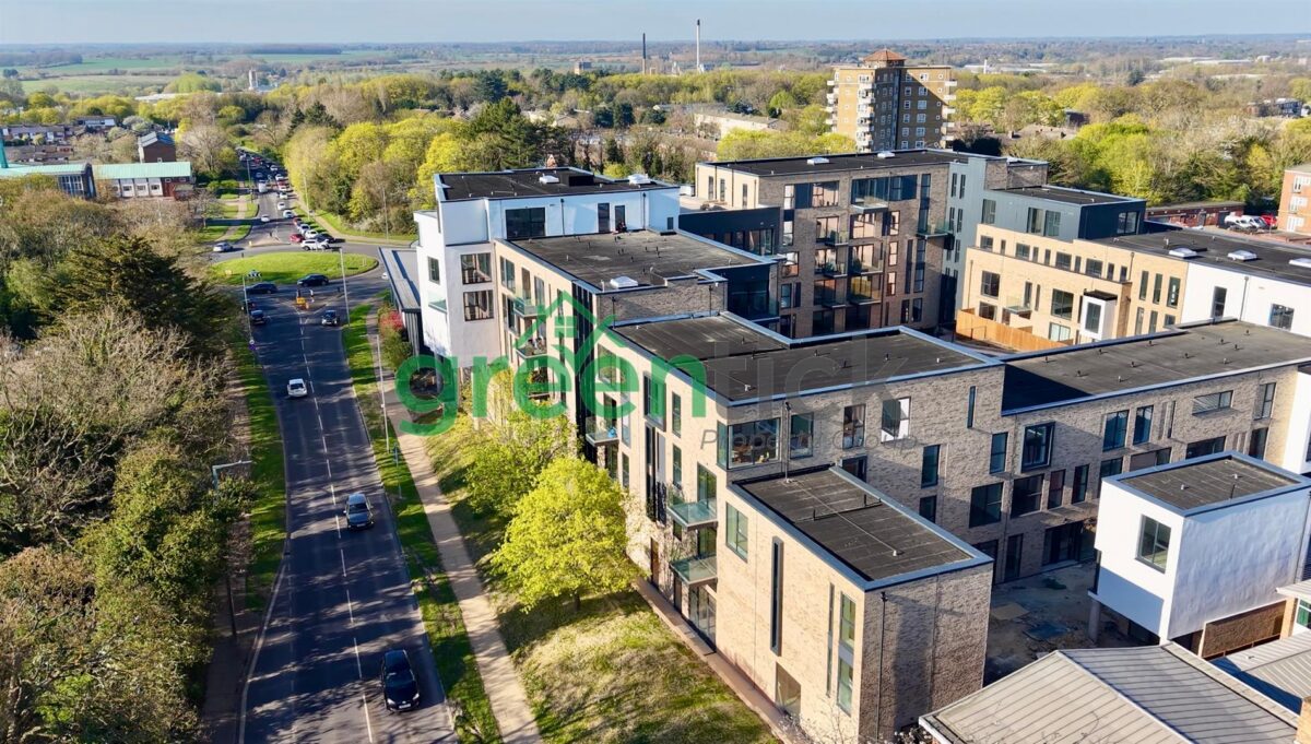 The Bays, Harlow